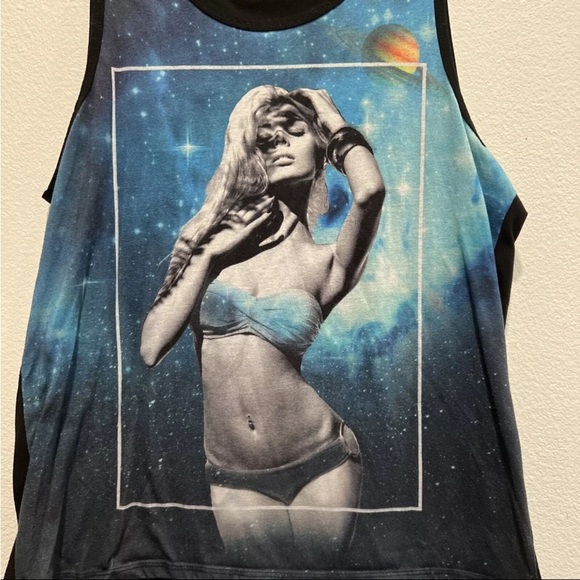 Black and White Graphic Tank Top - Picture 1 of 3